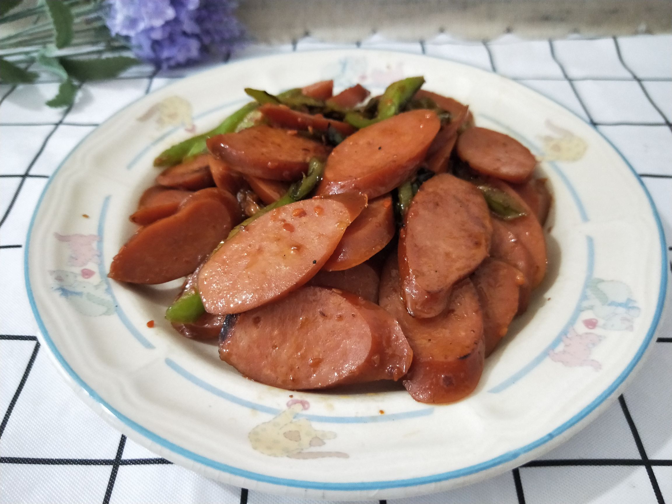青椒蒜味肠的做法-家常味炒菜谱