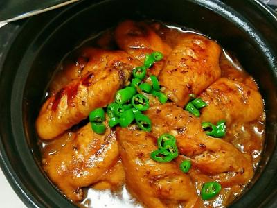 葡萄酒砂锅鸡翅煲的作法-咸鲜味炖菜谱