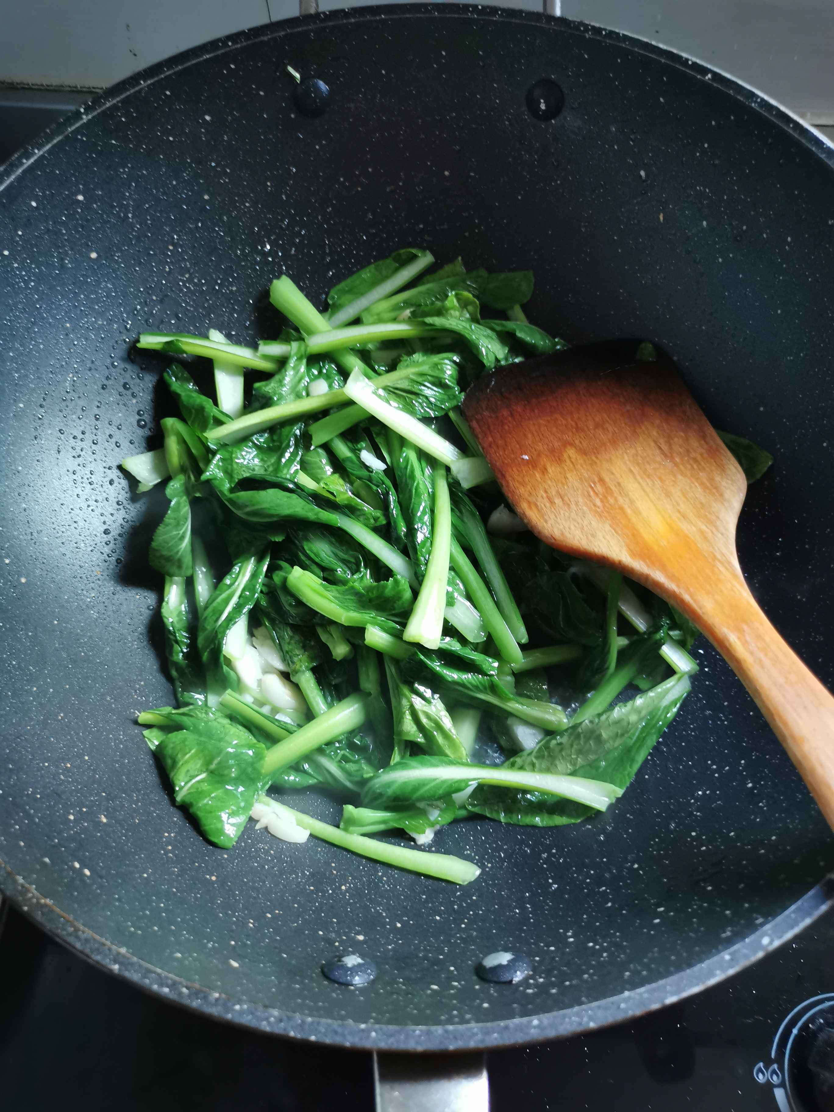 蒜炒菜心的做法-家常味炒菜谱