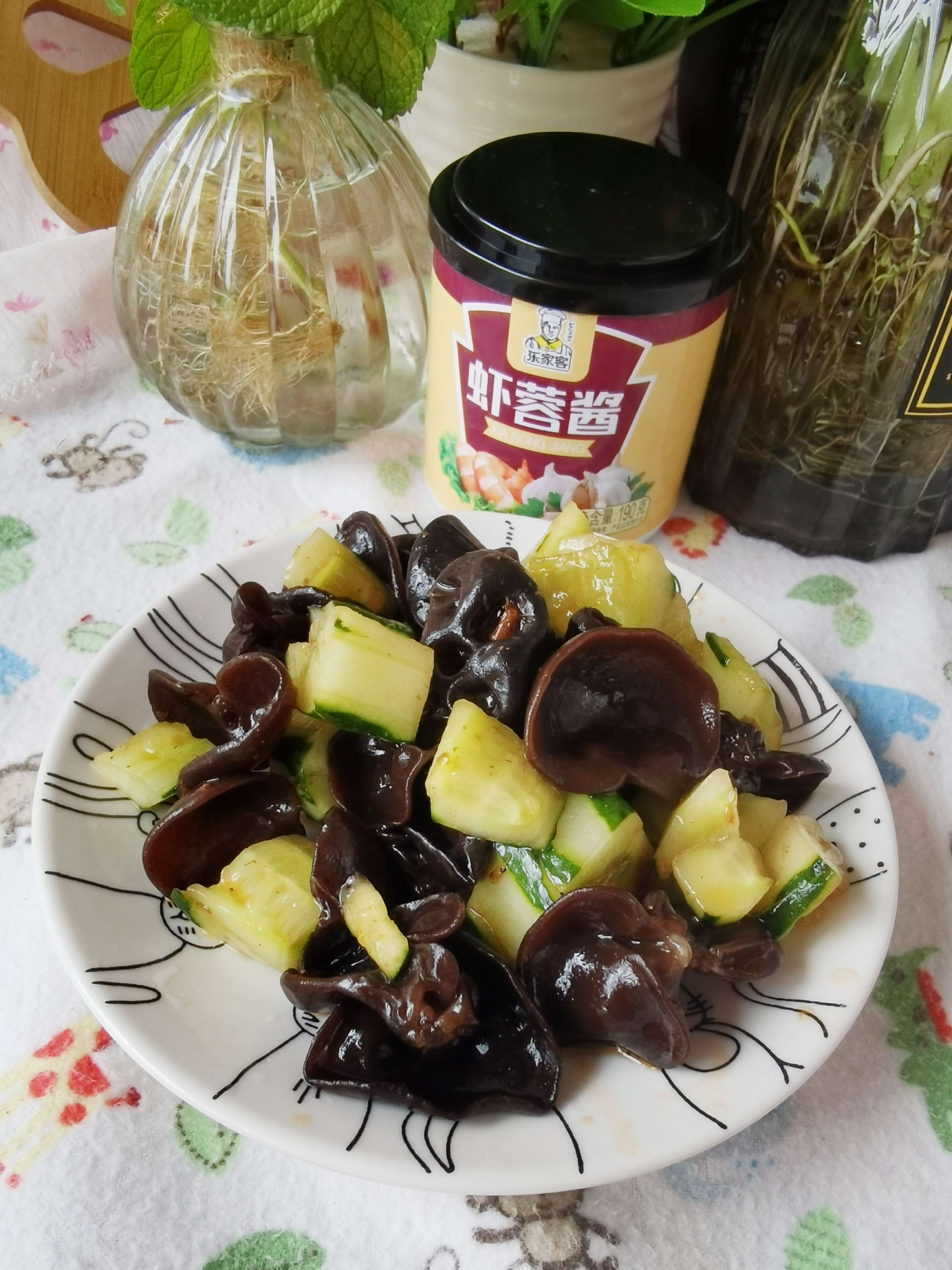 虾蓉酱拌黄瓜木耳的做法-咸鲜味拌菜谱