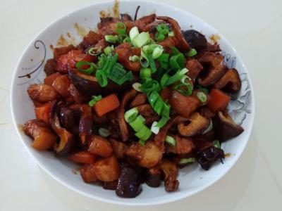 香菇红烧肉的作法-甜味煮菜谱
