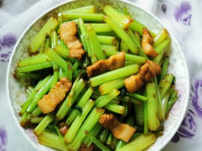 五花肉炒芹菜的做法-家常味炒菜谱