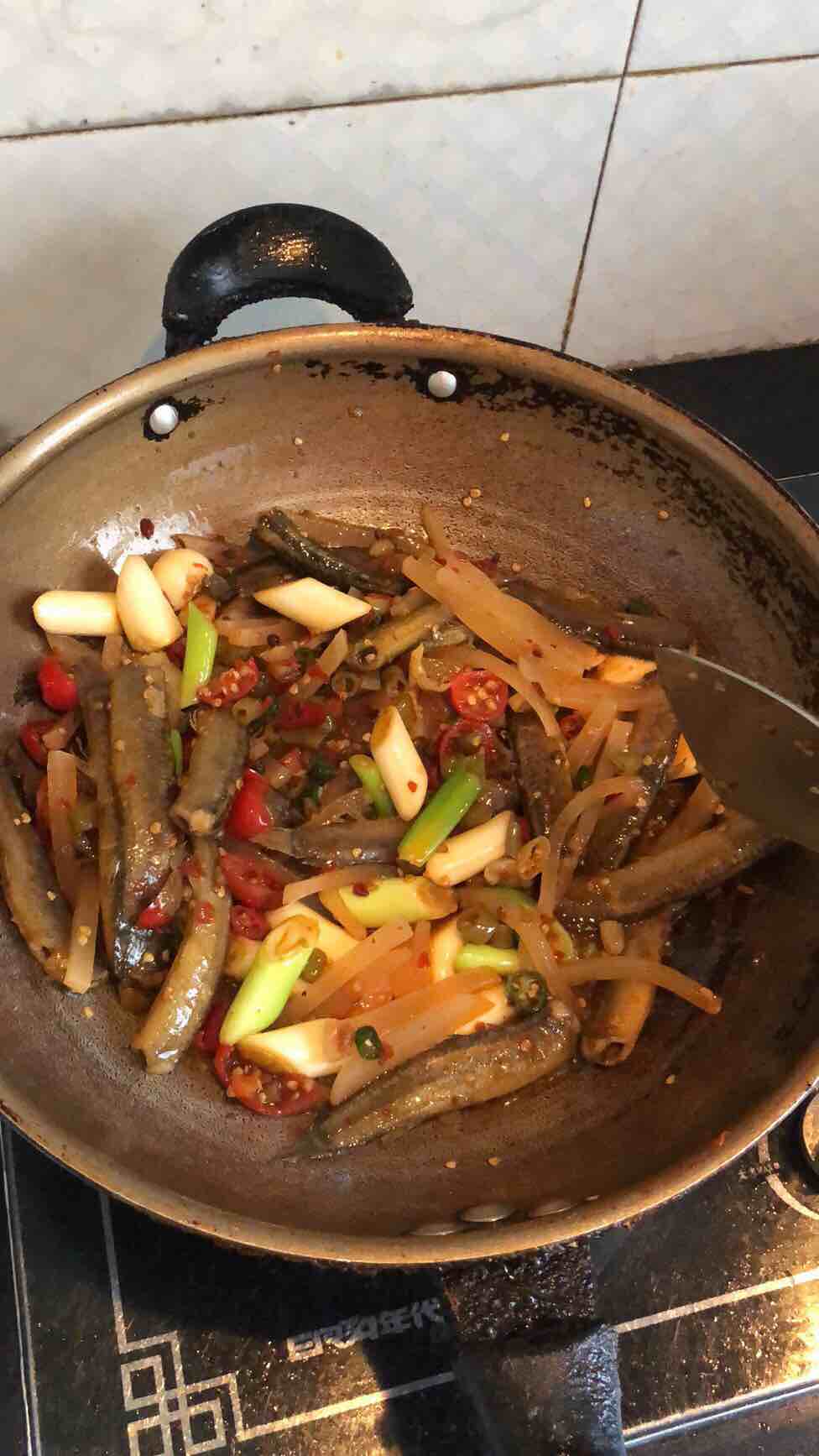 泡椒泥鳅的做法-酸辣味烧菜谱