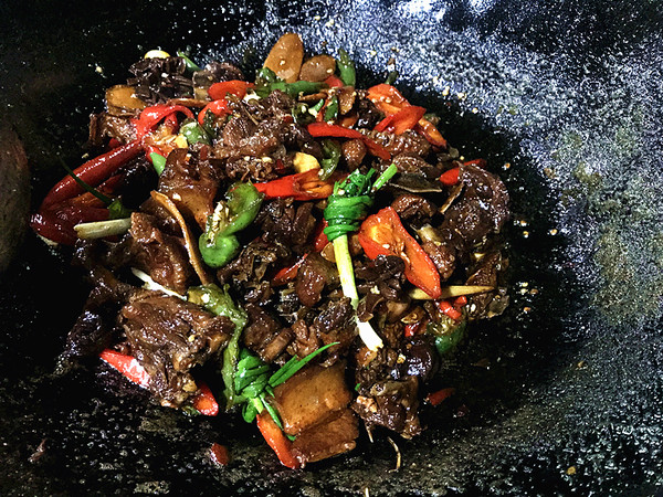 湘西特色菜——血粑鸭的做法-香辣味烧菜谱