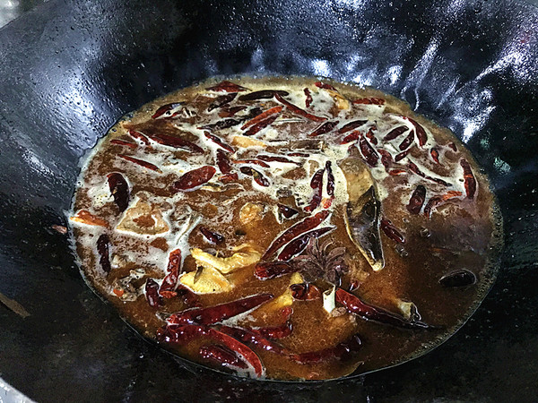 湘西特色菜——血粑鸭的做法-香辣味烧菜谱