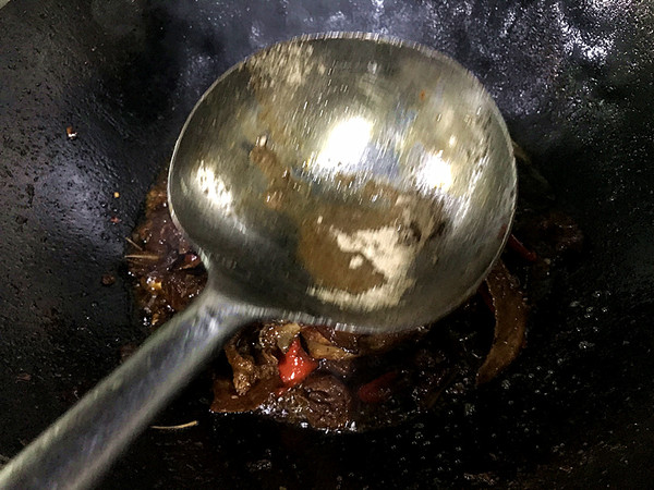 湘西特色菜——血粑鸭的做法-香辣味烧菜谱
