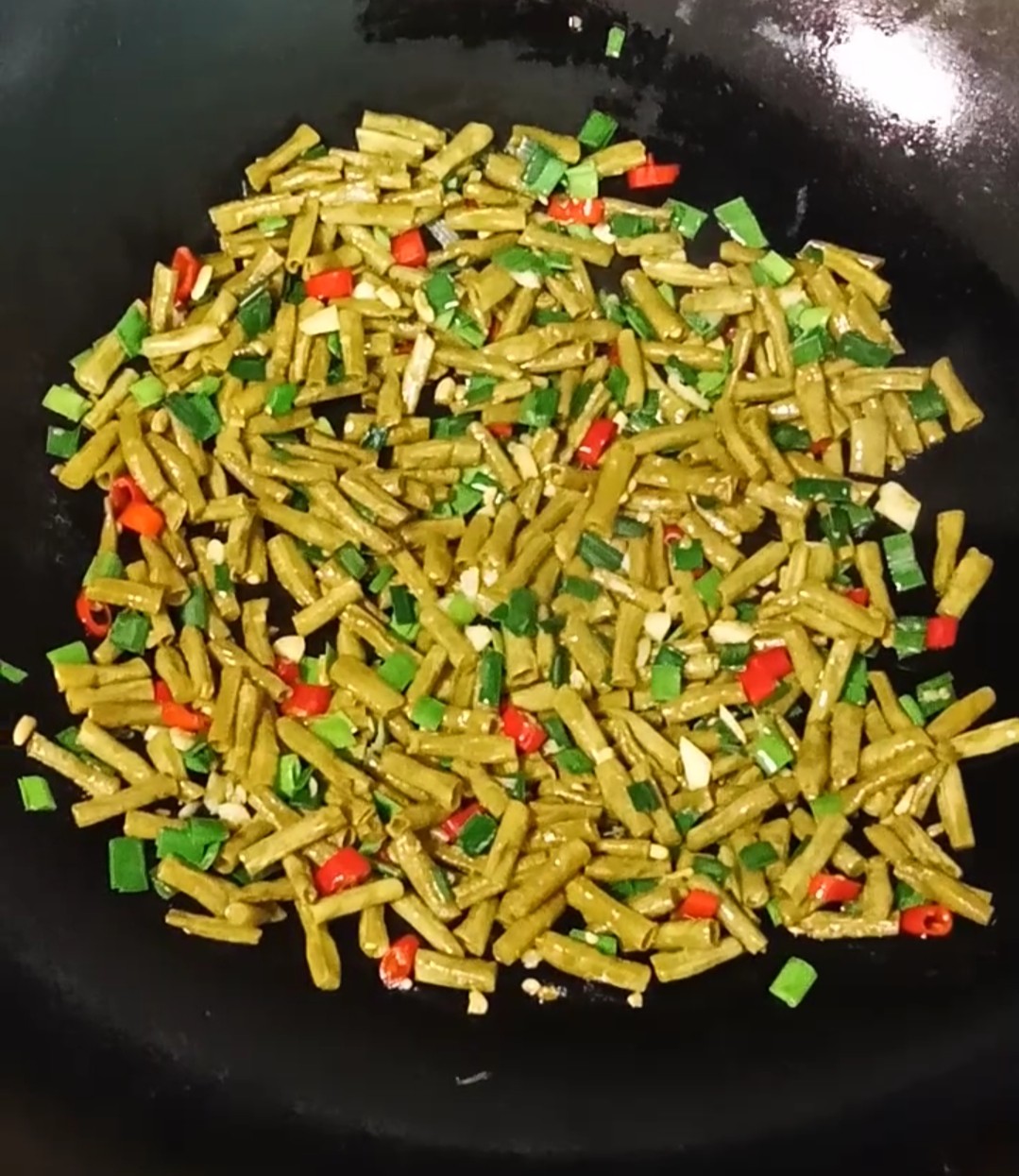蒜香酸豆角的做法-酸辣味炒菜谱