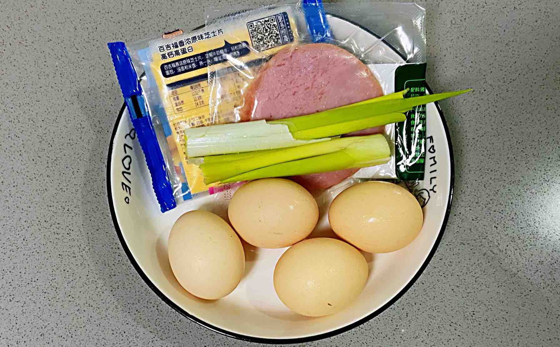 【孕妇食谱】火腿芝士蛋卷，色泽金黄，营养丰富～的做法-葱香味煎菜谱