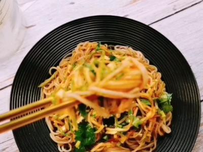 黄瓜拌粉丝的作法-酸辣味拌菜谱