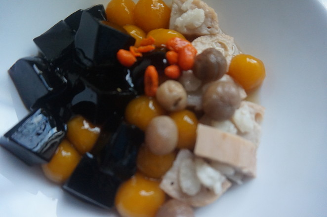 咬着吃的茶饮-桂圆藕芋凉粉的做法-甜味煮菜谱