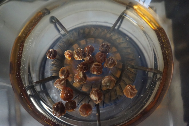 咬着吃的茶饮-桂圆藕芋凉粉的做法-甜味煮菜谱