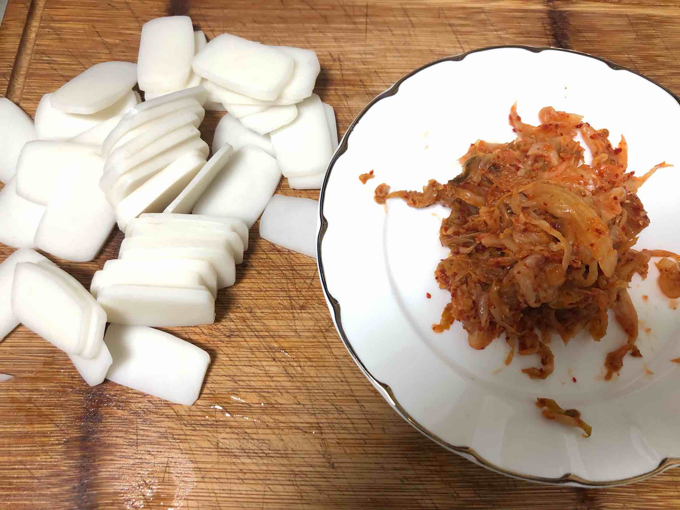 辣白菜炒年糕的做法-家常味炒菜谱