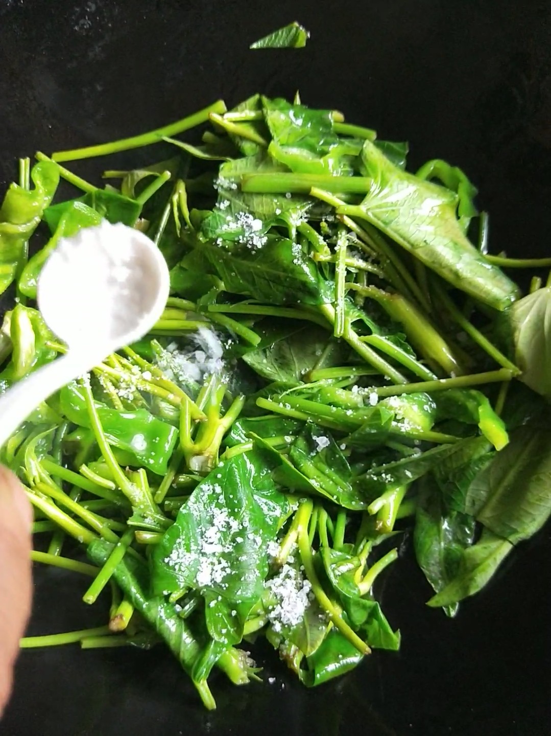 清炒空心菜的做法-家常味炒菜谱