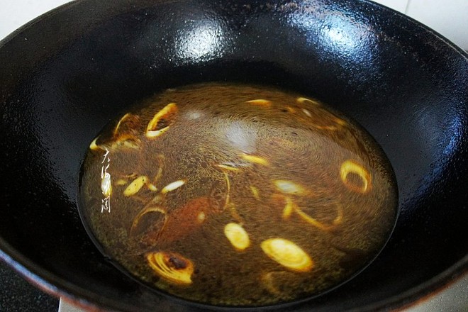 酱炖鲫鱼的做法-香辣味炖菜谱