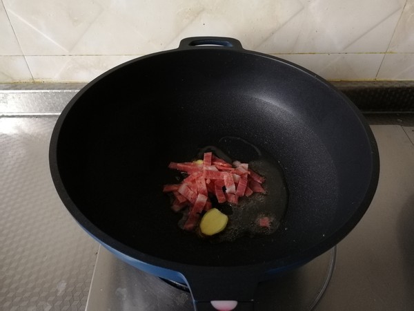 配粥小菜，培根胡萝卜炒西蓝花，营养搭配的做法-咸鲜味炒菜谱