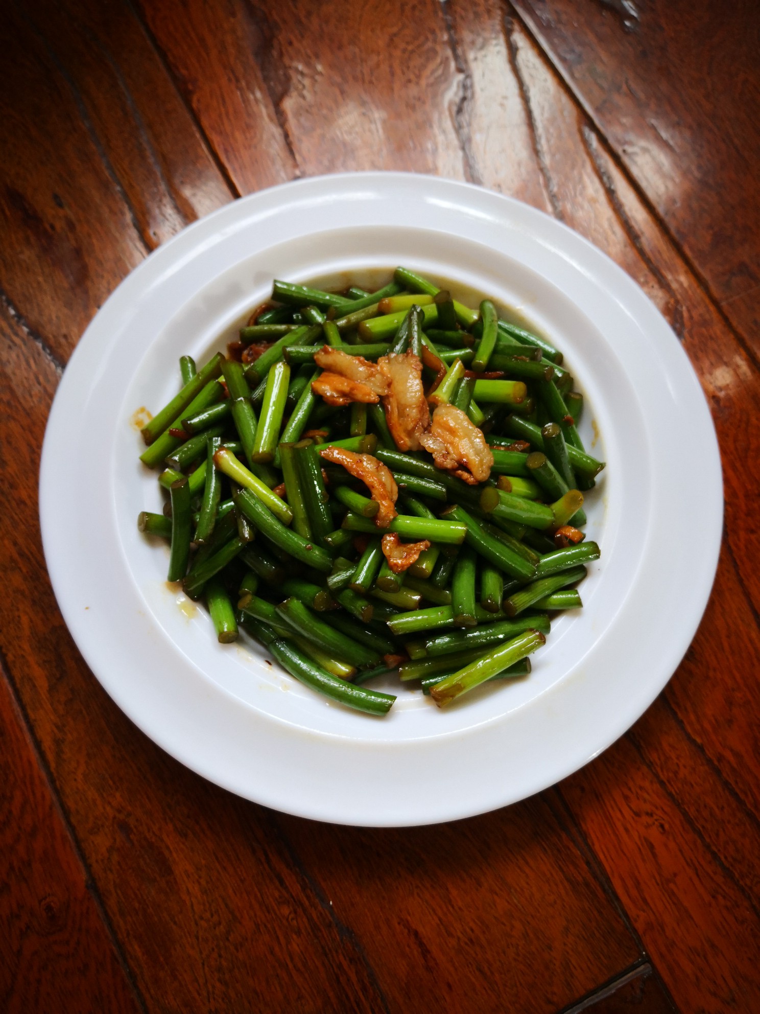 排骨肉炒蒜苔的做法-家常味炒菜谱