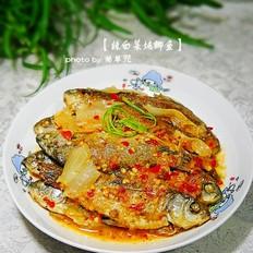 辣白菜烧鲫鱼的做法-酸辣味烧菜谱