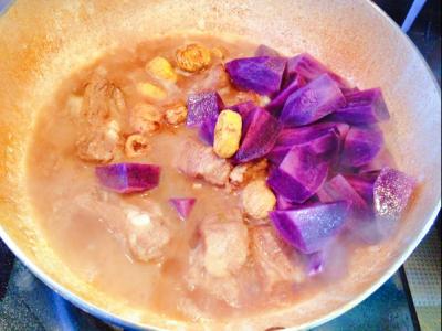 板栗土豆烧排骨的作法-家常味烧菜谱