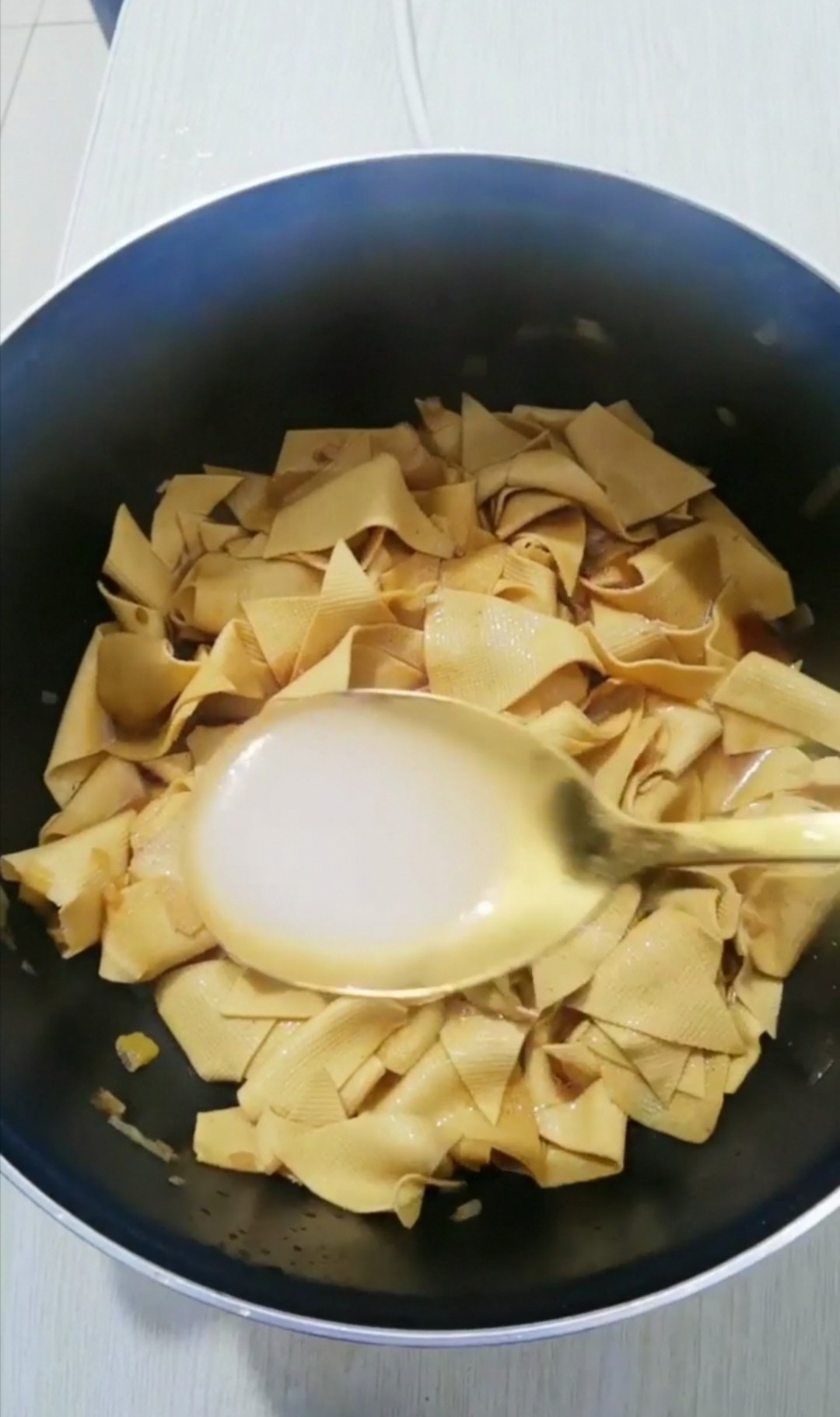 红焖干豆腐的做法-咸鲜味炖菜谱