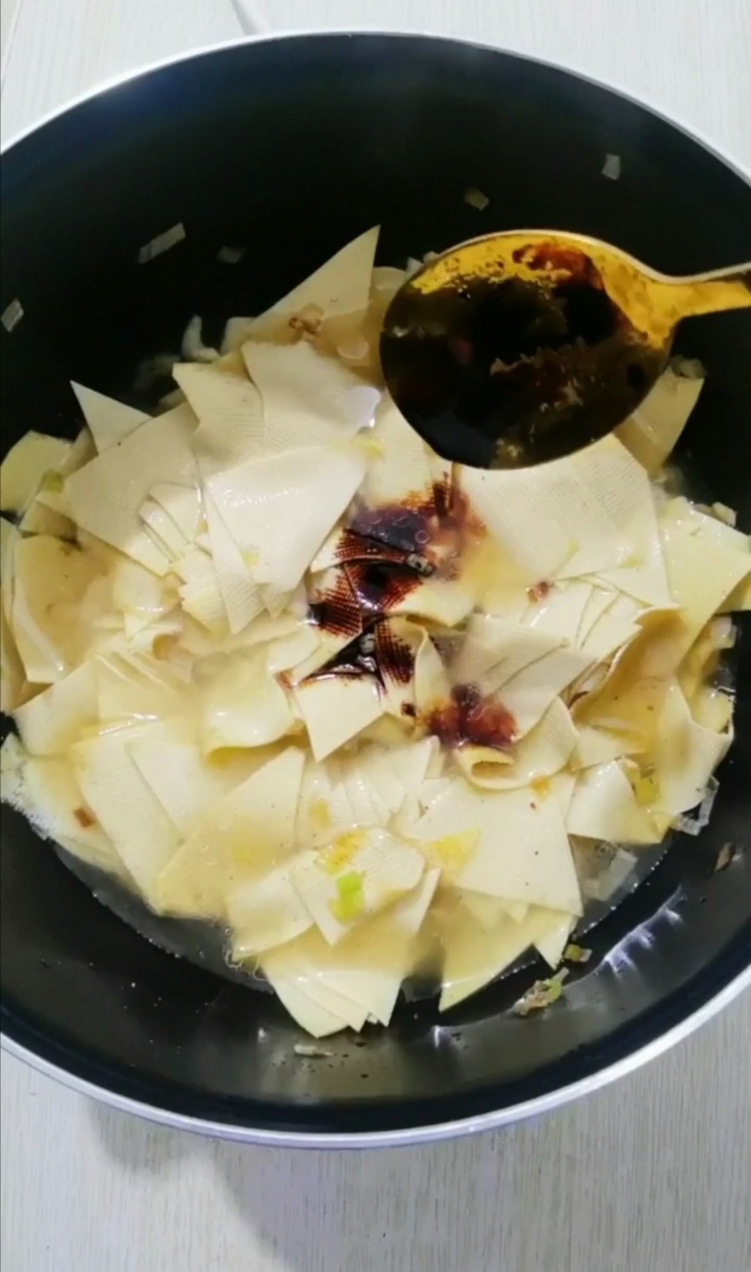 红焖干豆腐的做法-咸鲜味炖菜谱