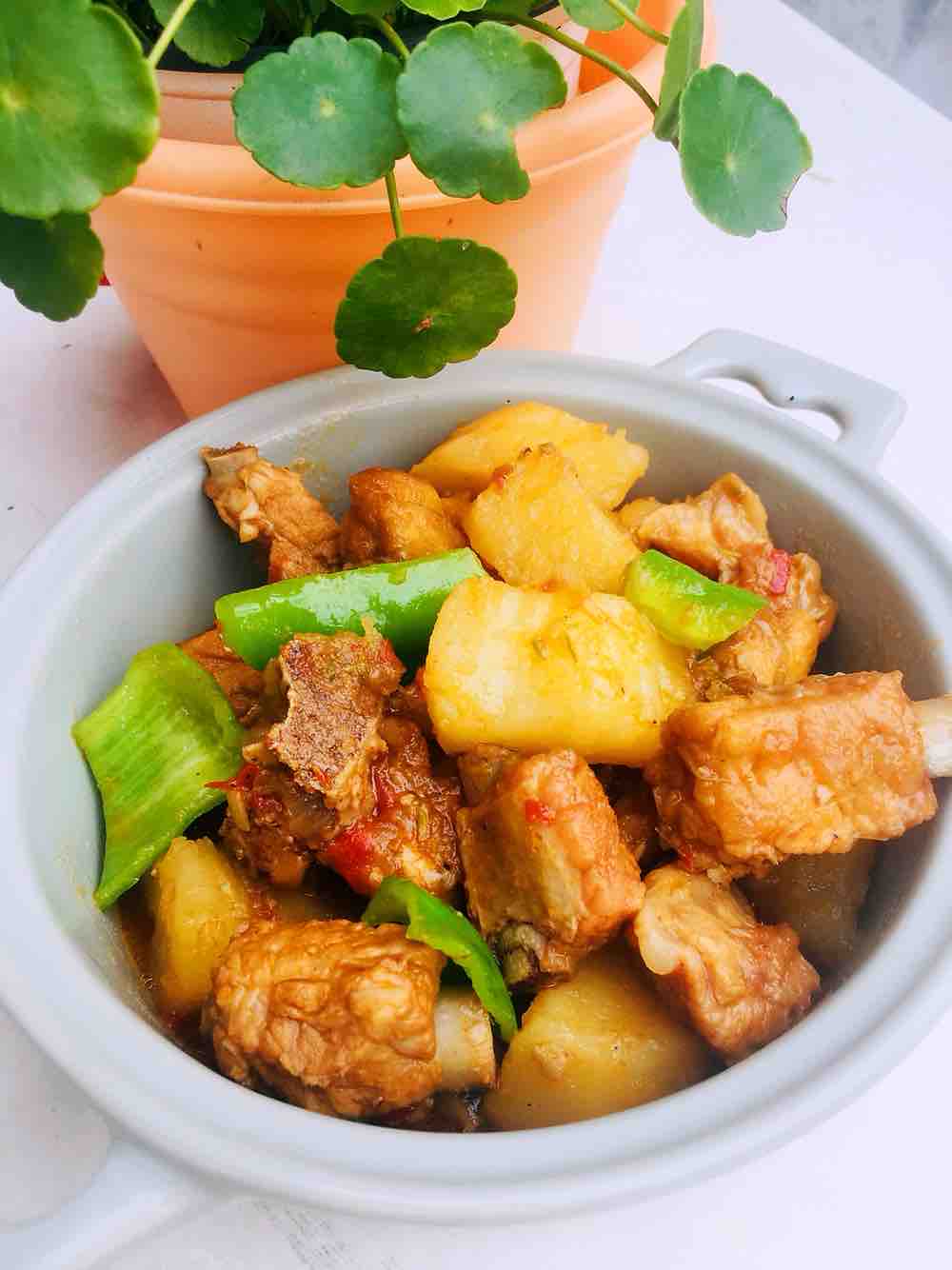 土豆比肉好吃系列土豆排骨的做法-咸鲜味炒菜谱