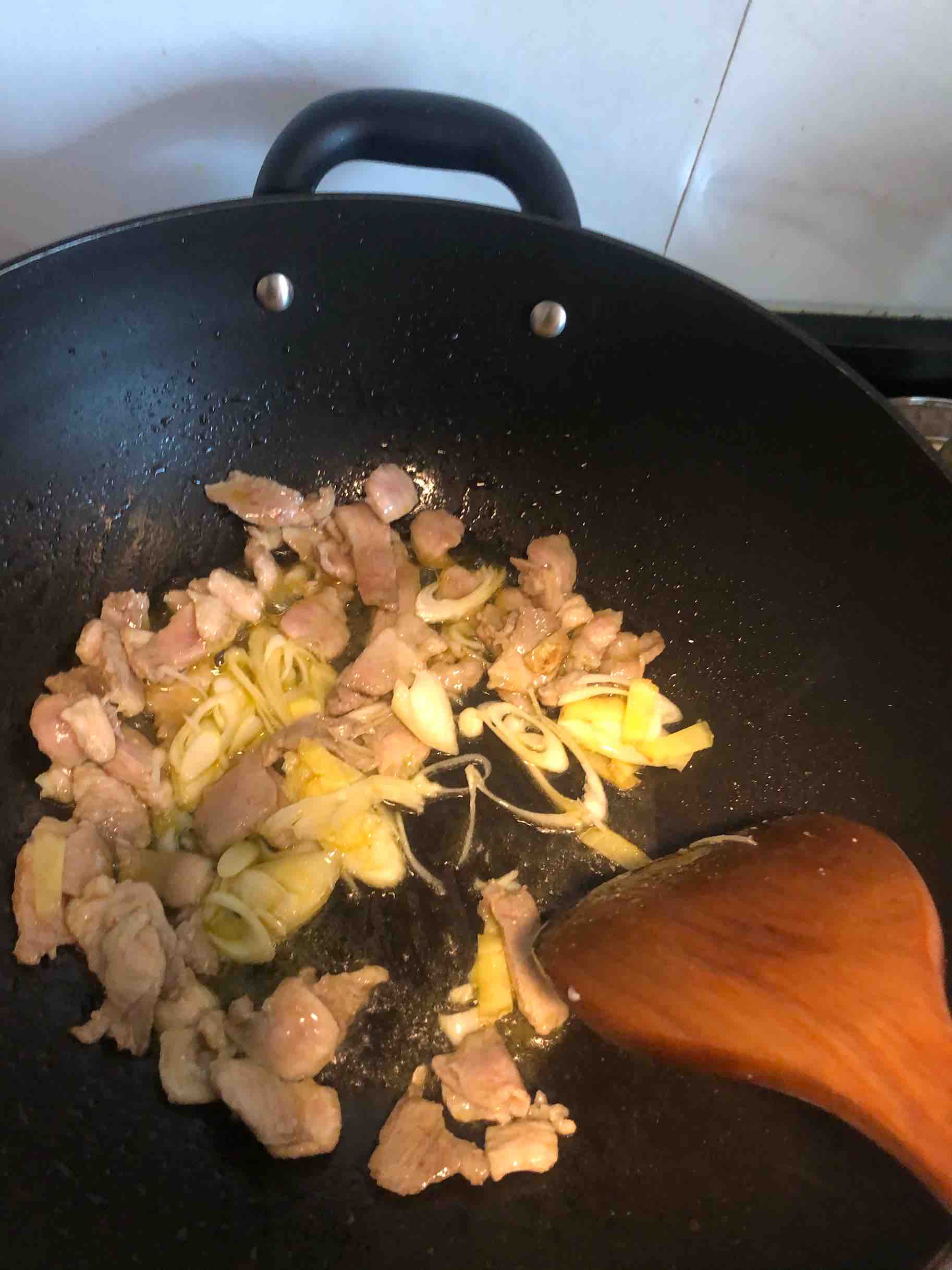 茭白炒肉片的做法-咸鲜味炒菜谱
