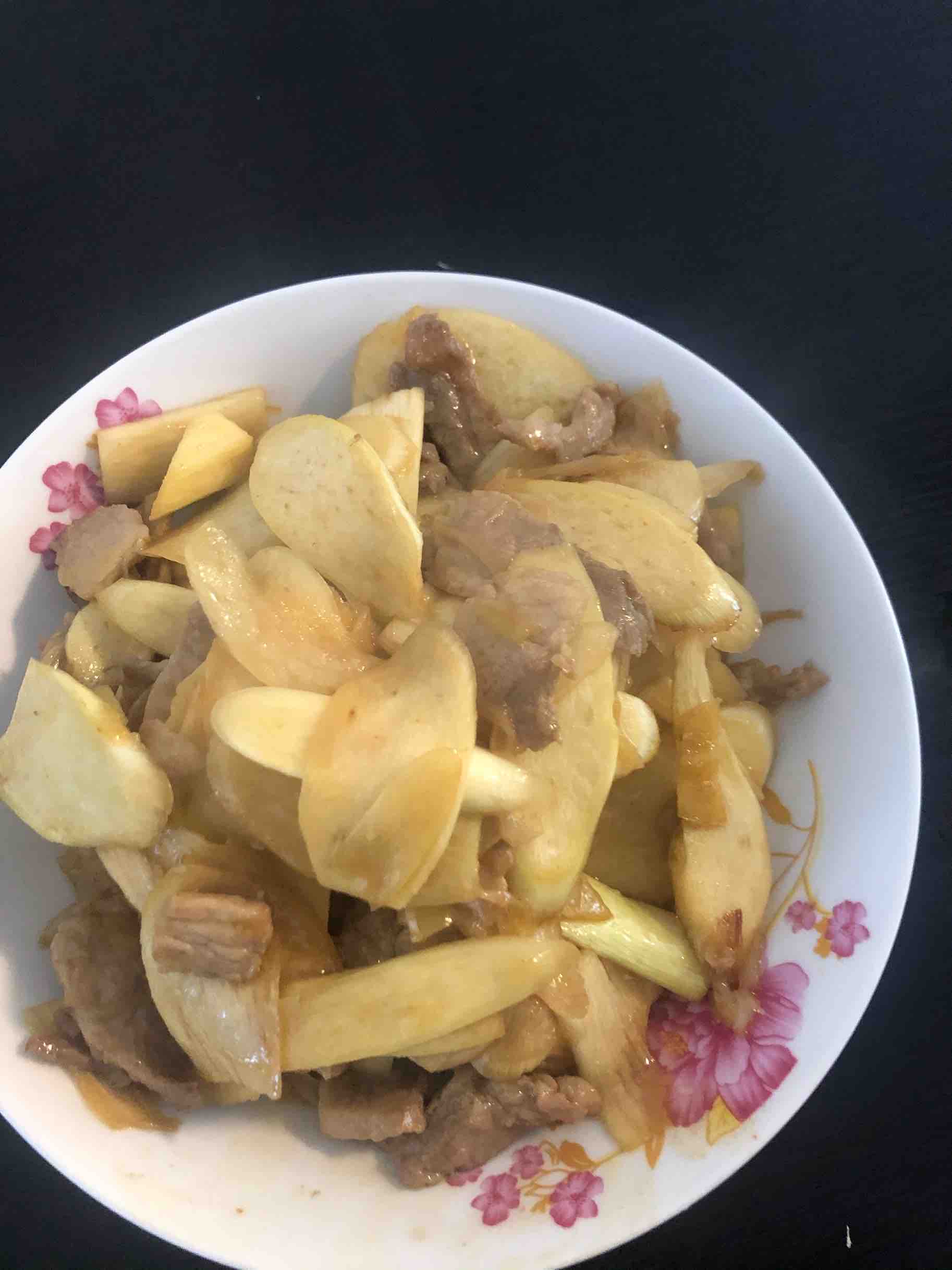 茭白炒肉片的做法-咸鲜味炒菜谱-易网健康养生网 茭白炒肉片的做法-咸鲜味炒菜谱