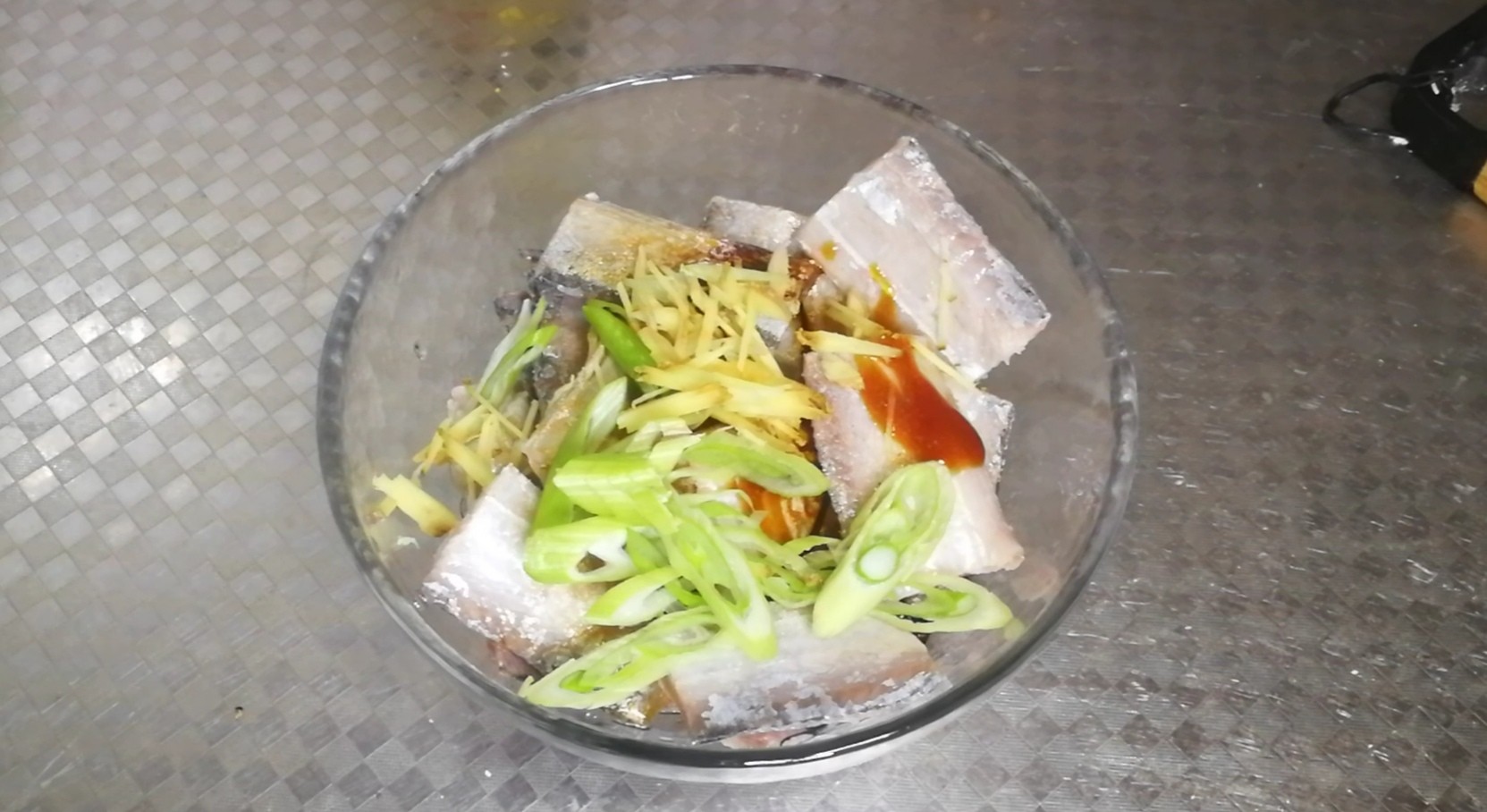 香酥炸带鱼的做法-家常味炸菜谱
