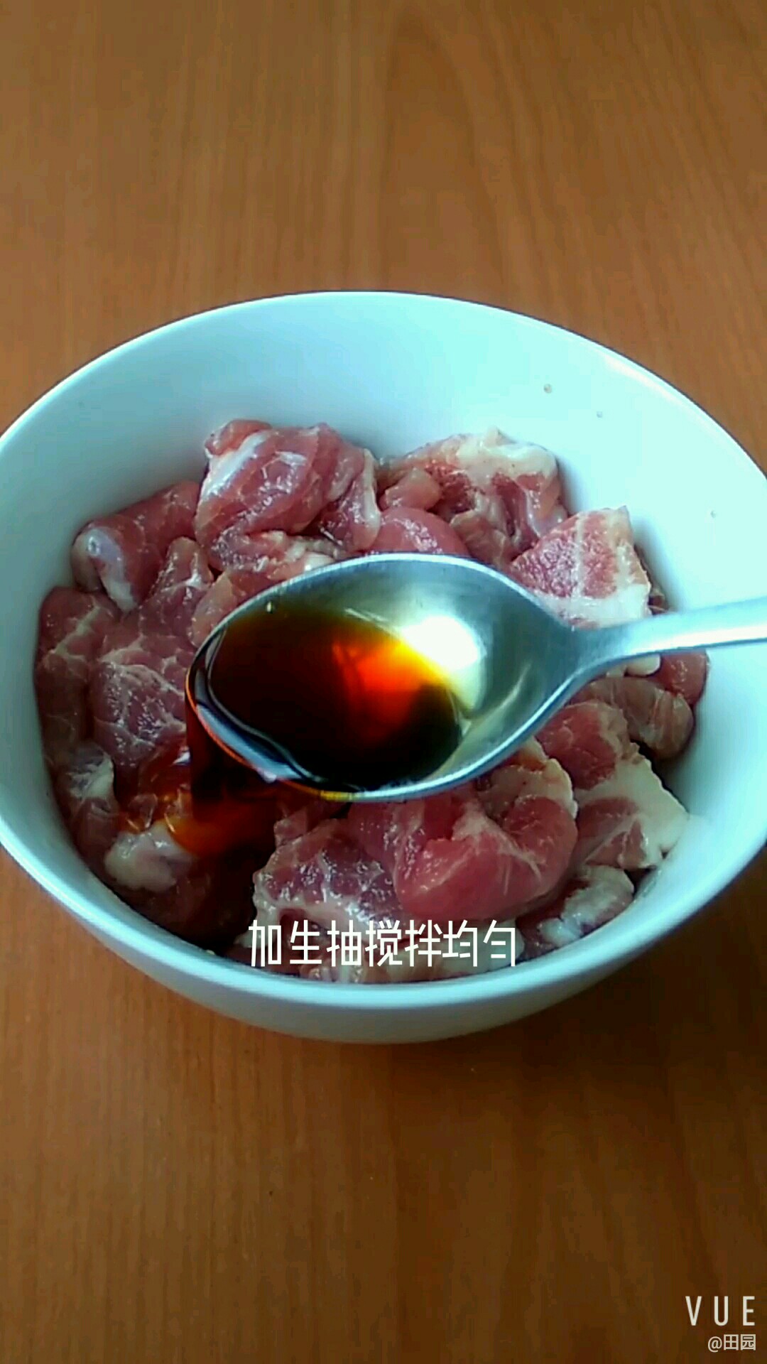 肉片炒芹菜的做法-咸鲜味炒菜谱
