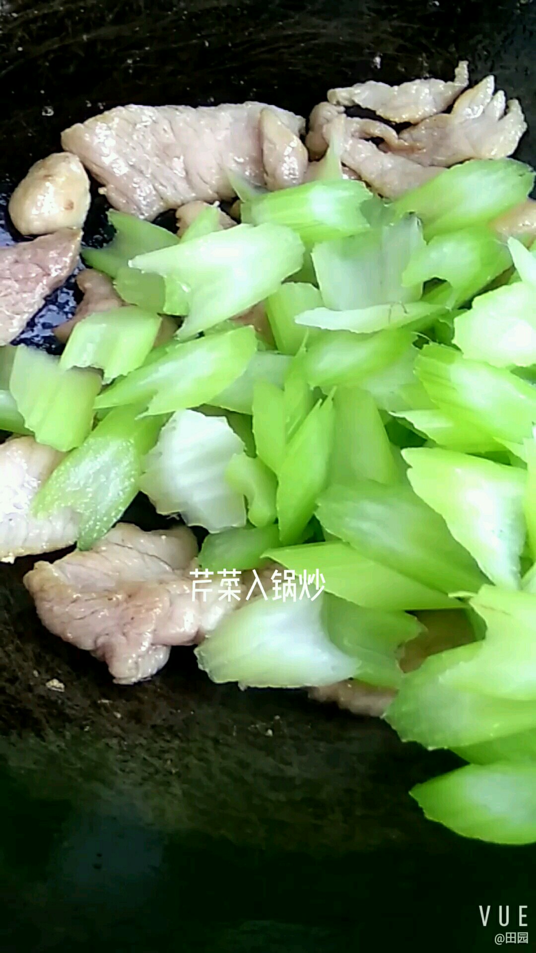 肉片炒芹菜的做法-咸鲜味炒菜谱