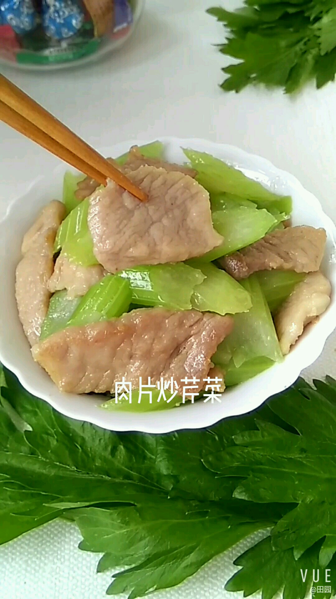 肉片炒芹菜的做法-咸鲜味炒菜谱-易网健康养生网 肉片炒芹菜的做法-咸鲜味炒菜谱