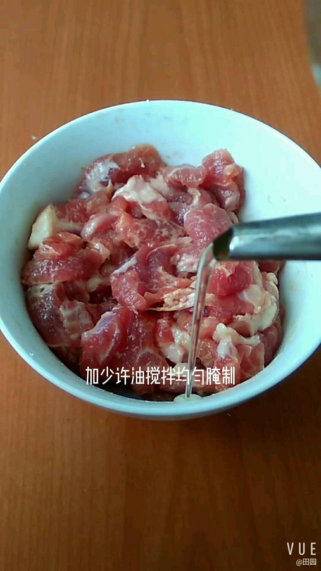 肉片炒芹菜的做法-咸鲜味炒菜谱