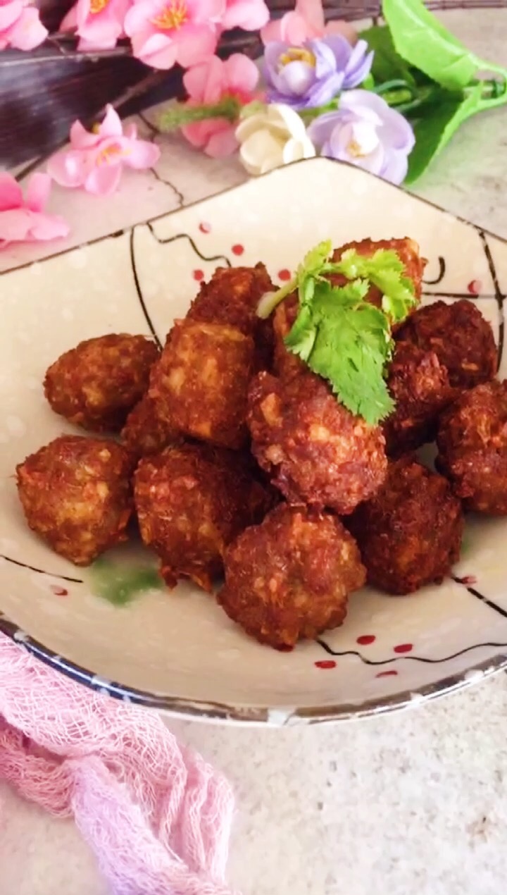 莲藕肉丸的做法-家常味炸菜谱