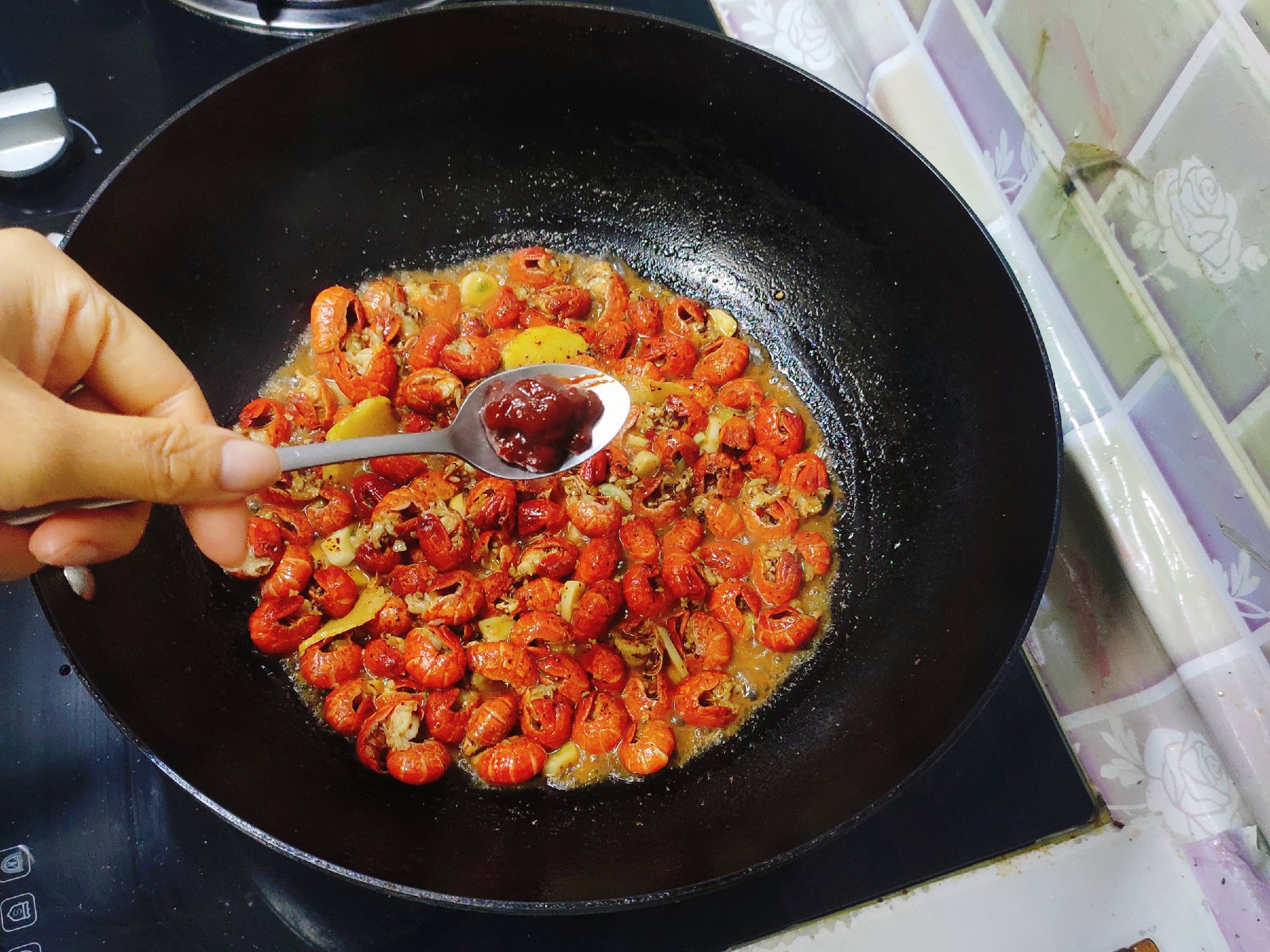 麻辣龙虾尾的做法-麻辣味炒菜谱