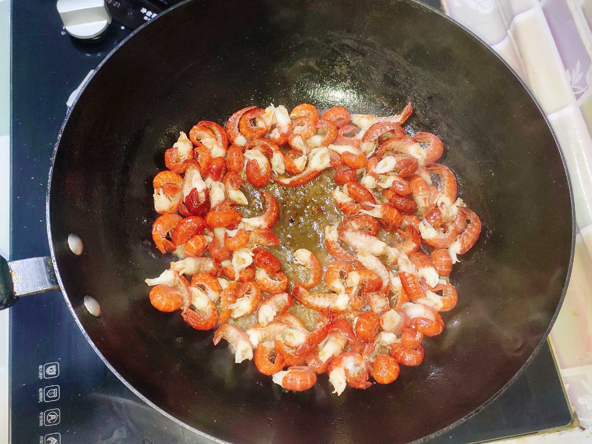 麻辣龙虾尾的做法-麻辣味炒菜谱
