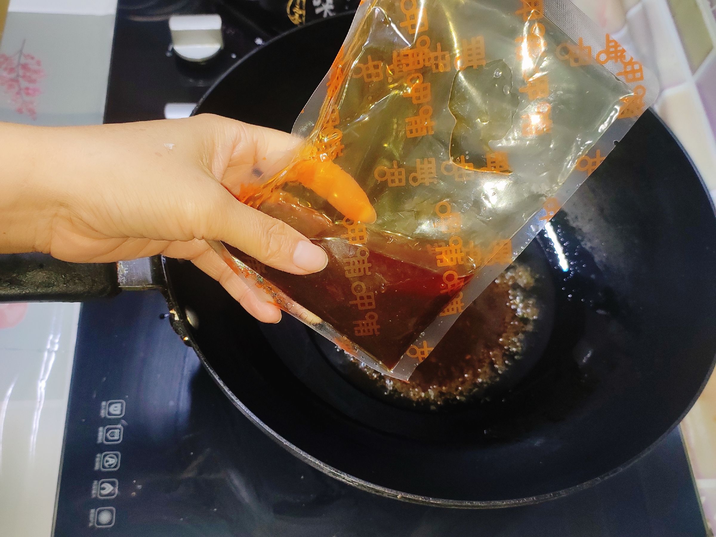 麻辣龙虾尾的做法-麻辣味炒菜谱