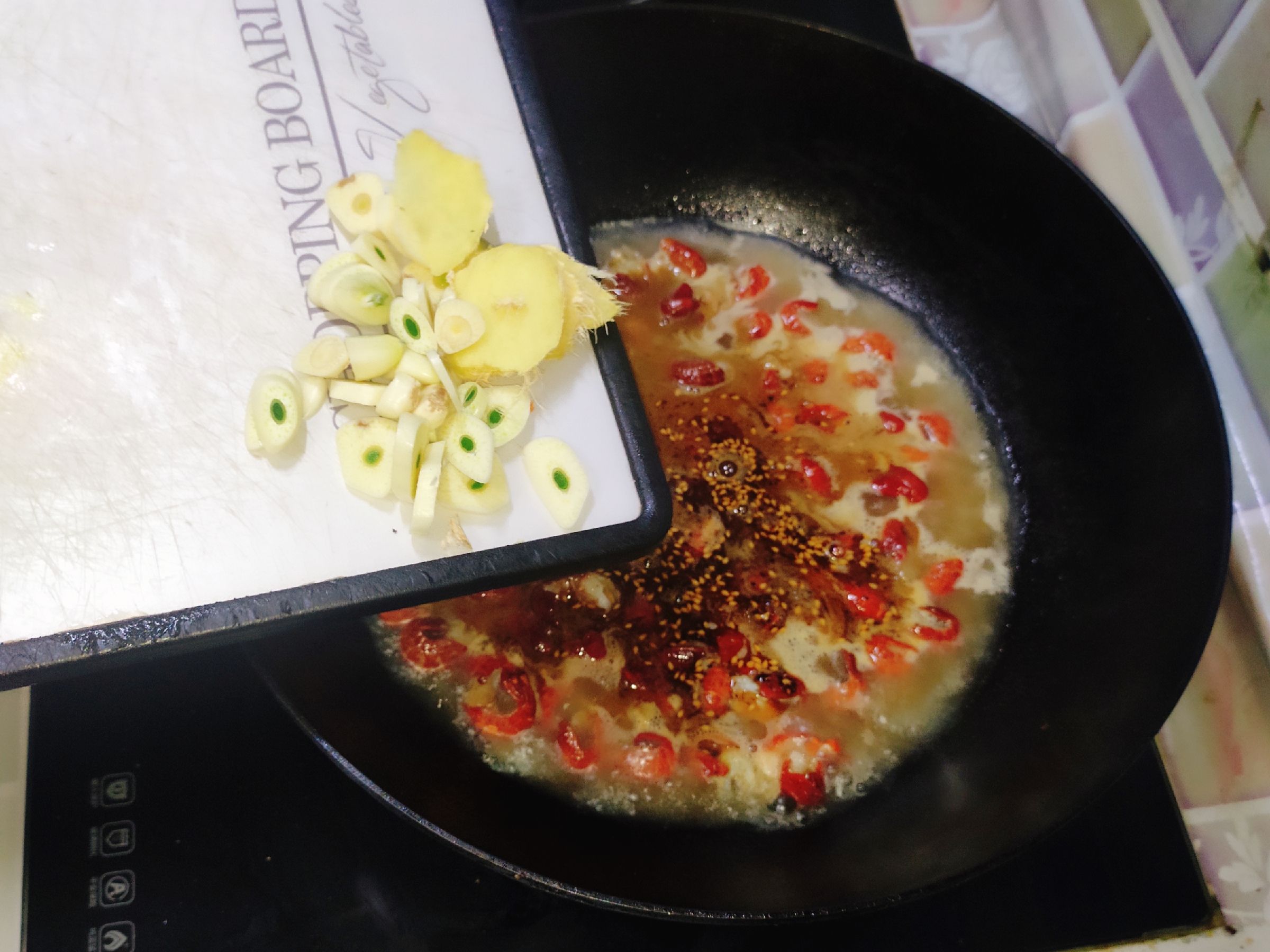 麻辣龙虾尾的做法-麻辣味炒菜谱