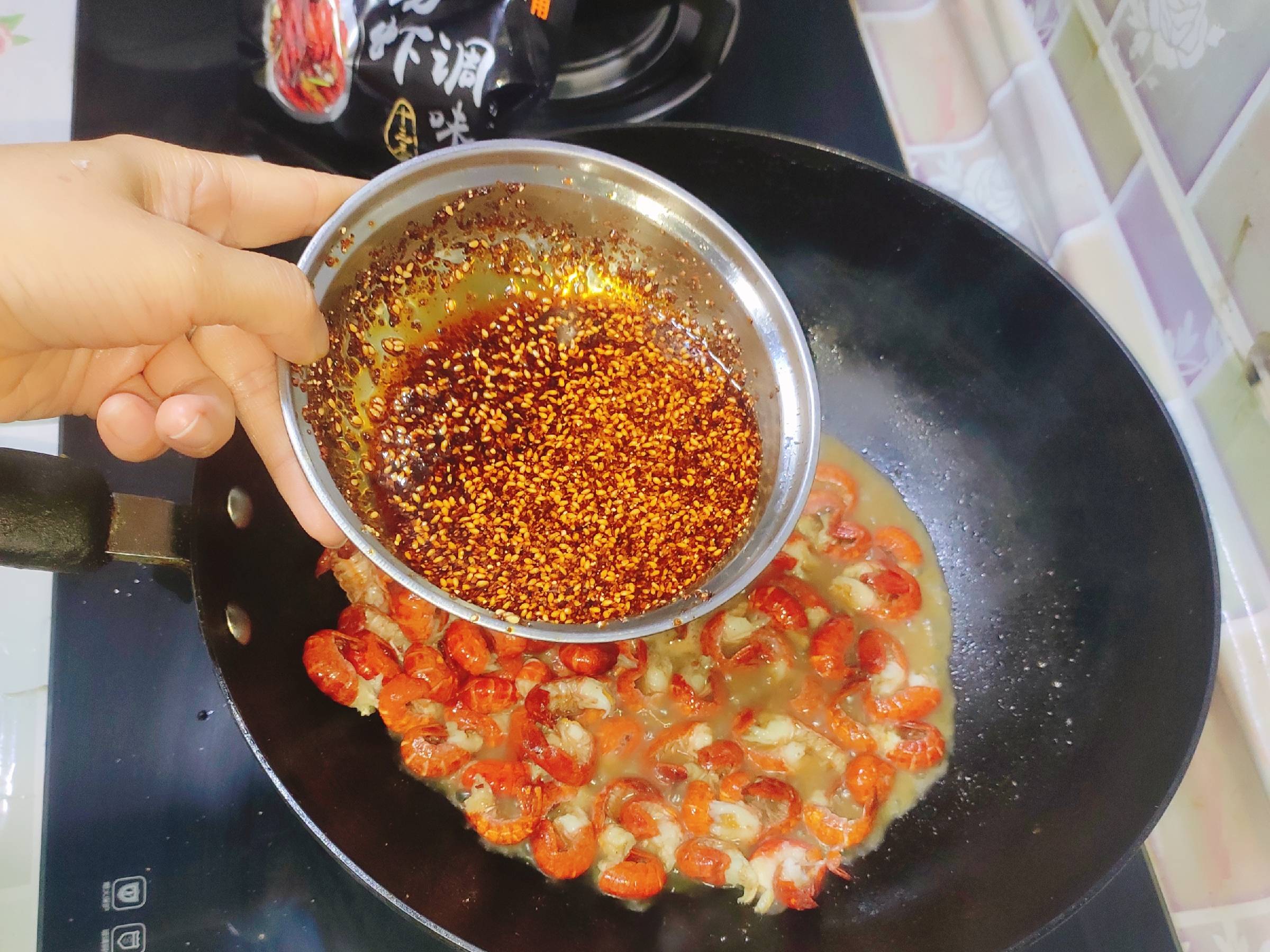 麻辣龙虾尾的做法-麻辣味炒菜谱
