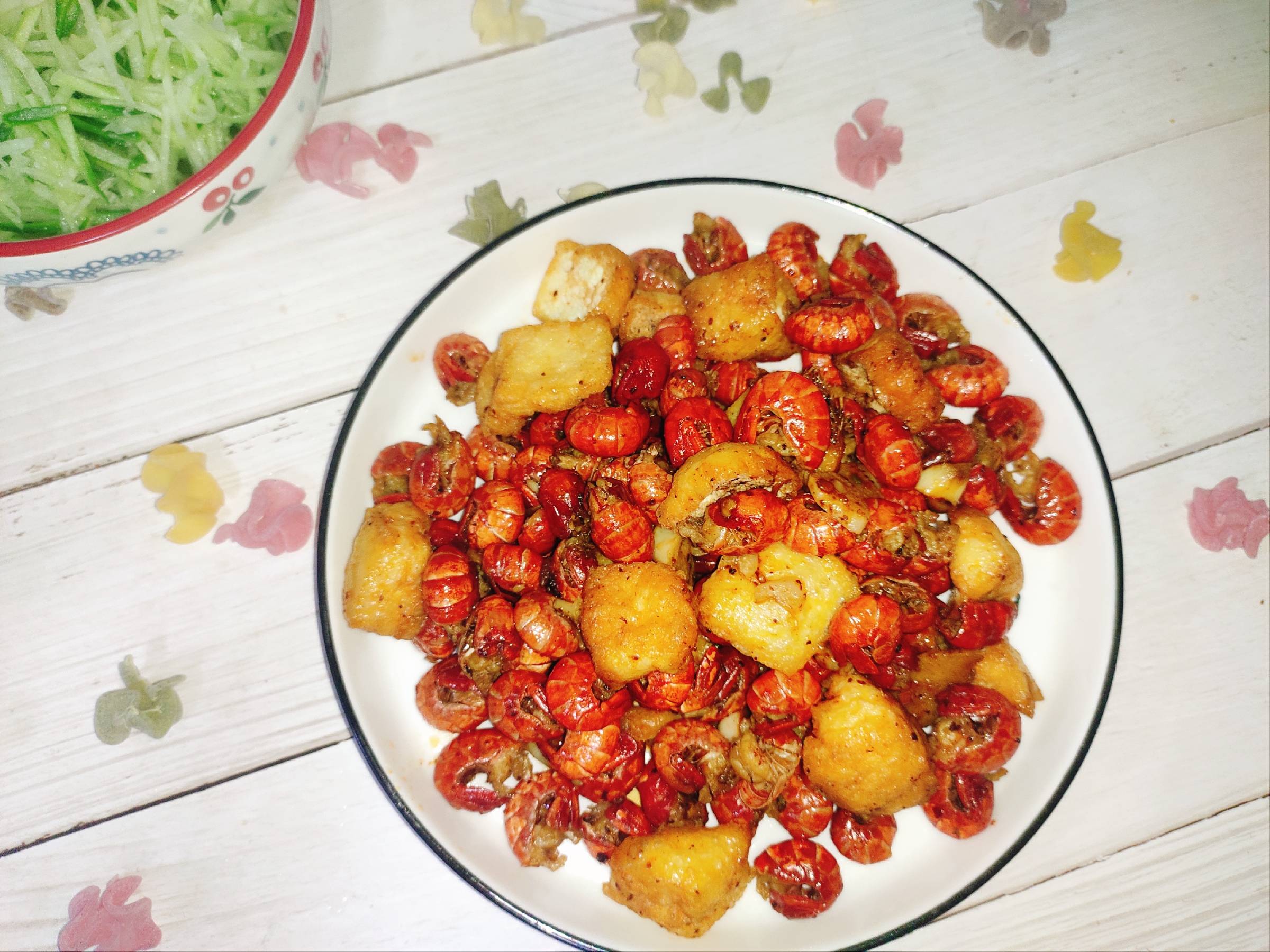 麻辣龙虾尾的做法-麻辣味炒菜谱