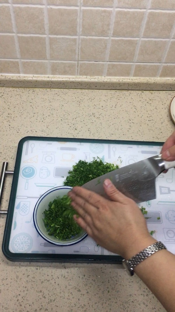 烙小茴香蛋饼的做法-家常味烙菜谱