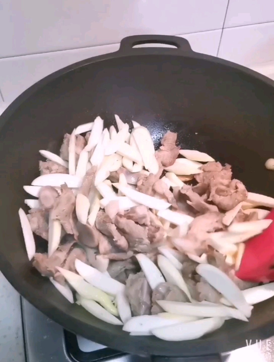十三香小炒肉的做法-香辣味烧菜谱