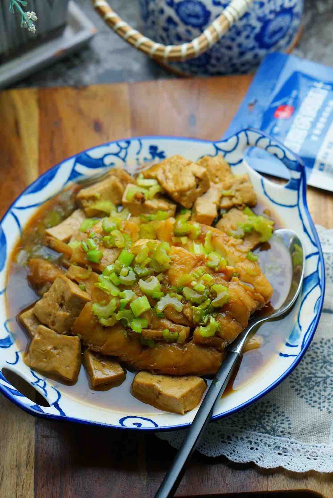 豆腐焖青鱼的做法-家常味烧菜谱