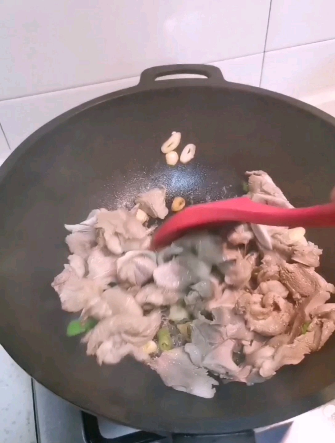 十三香小炒肉的做法-香辣味烧菜谱