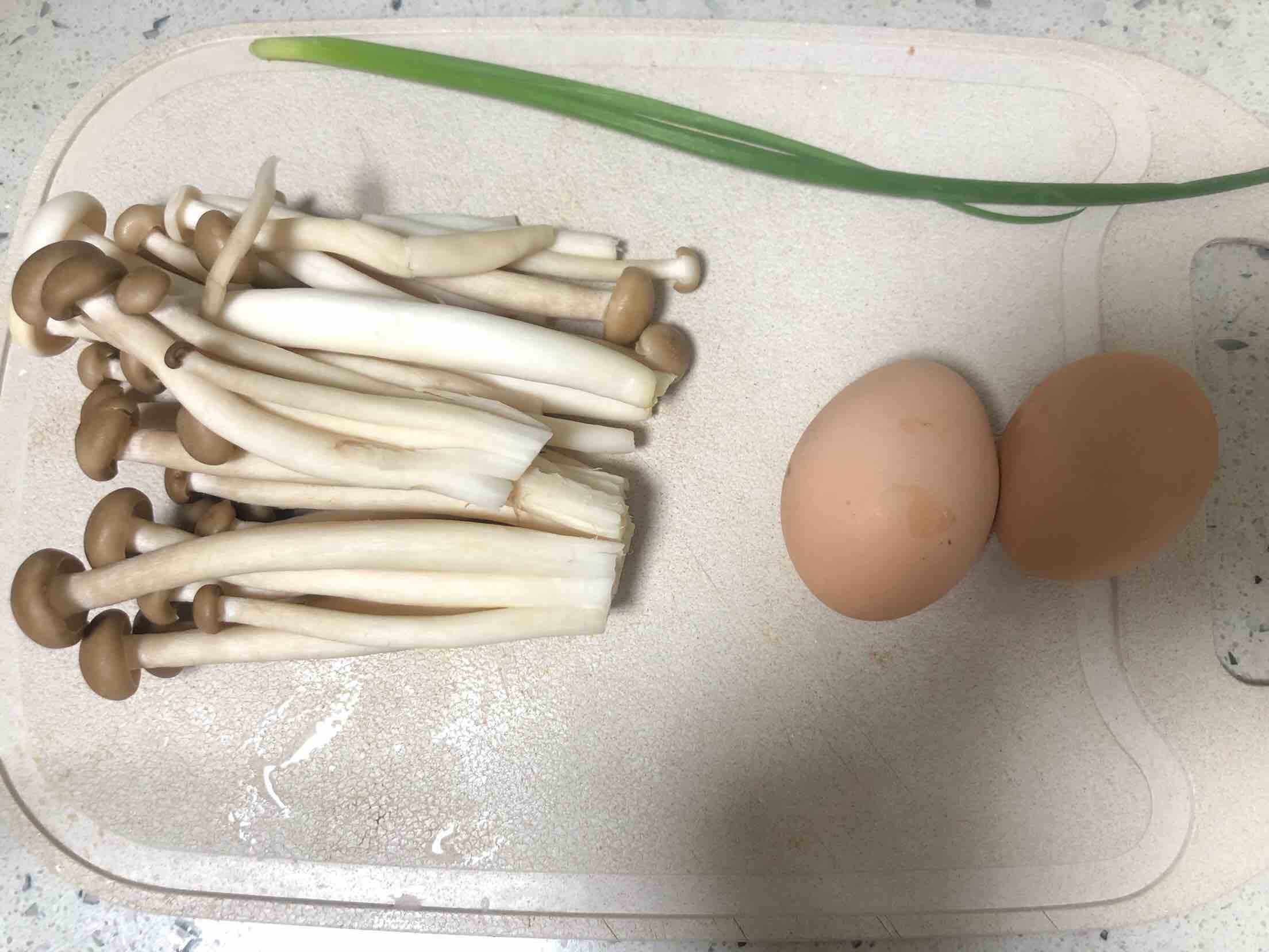 小菇炒鸡蛋的做法-家常味炒菜谱