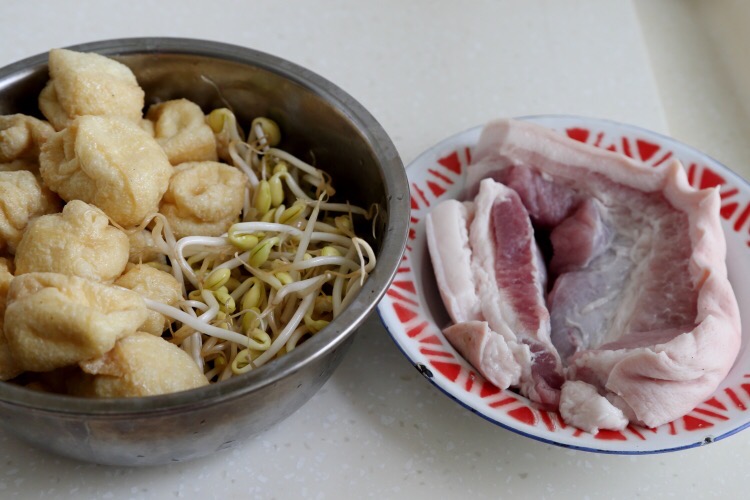 豆芽豆腐果烧五花肉的做法-家常味烧菜谱