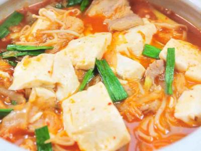 油豆腐牛筋丸萝卜煲的作法-家常味煲食谱