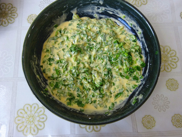 韭菜鸡蛋饼的做法-咸鲜味烙菜谱