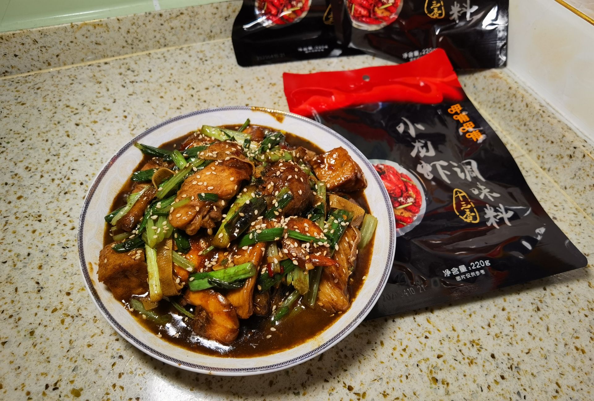 麻辣香锅菜的做法-麻辣味炒菜谱-易网健康养生网 麻辣香锅菜的做法-麻辣味炒菜谱
