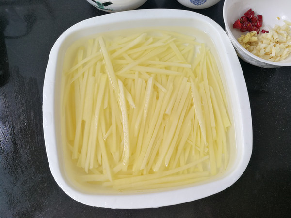 香脆醋溜土豆丝的做法-家常味炒菜谱