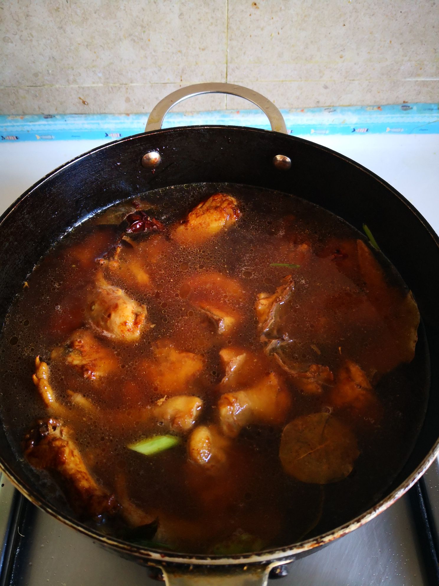 三黄鸡烧土豆的做法-家常味烧菜谱
